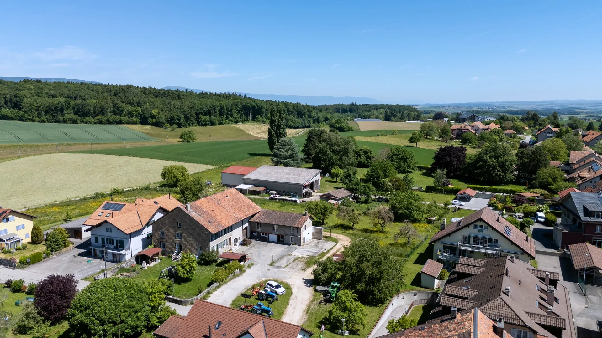 Avant : la photo drone du terrain, un pré, le 22 mai 2026.